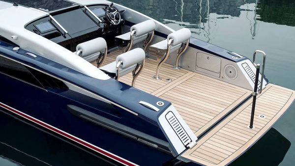 Hydraulically powered bathing platform
